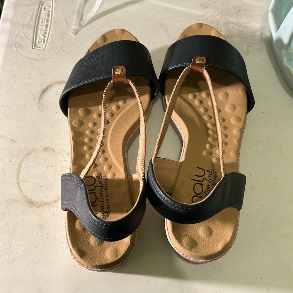 Malu Olivia Made in Brazil Super Comfort Navy Tan Wedge Sz 8 NWOT